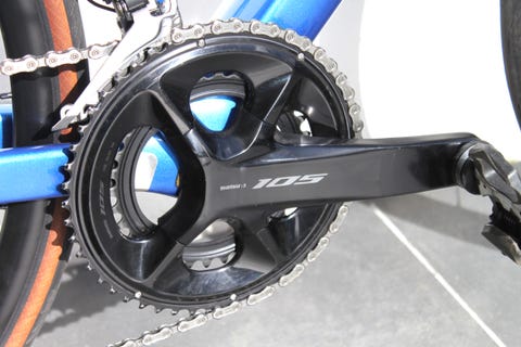 Het crankstel is optisch niet veel veranderd t.o.v. de oude 11-speed 105 groep.