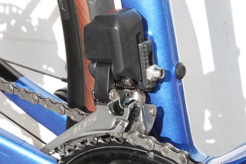 De voorderailleur lijkt sterk op de oude 11-speed Ultegra Di2 derailleur