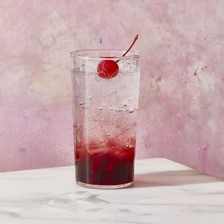 23 Best Valentine's Day Cocktails Perfect for a Romantic Toast