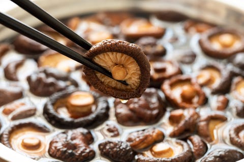 champignon shitake avec ingrédient asie baguette bonne odeur et fibre saine frais naturel