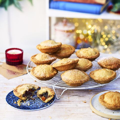 shortbread mince pies with last minute mincemeat