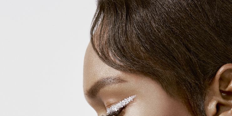 How to embrace sparkling make-up now