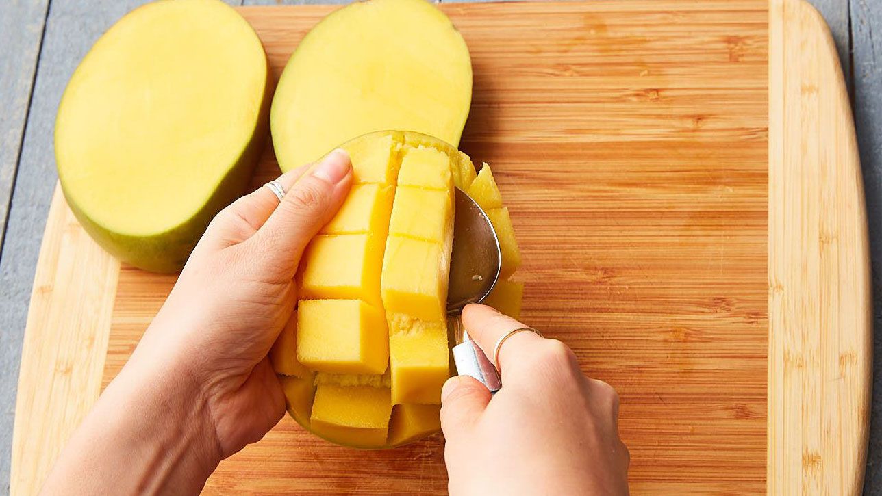 How To Cut A Mango The Easiest And Best Way To Peel A Mango