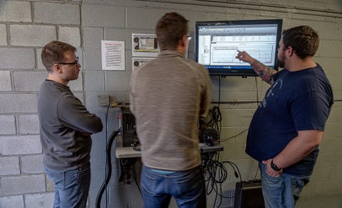 Shoulder, Technology, Electronic device, Job, Poster session, Jeans, 