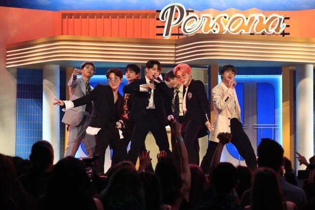 Bts 防彈少年團再破紀錄 告示牌音樂大獎打敗魔力紅奪 最佳團體