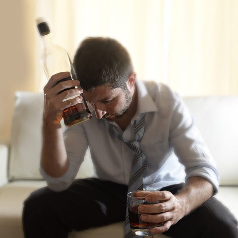 Hurt yourself by drinking too much Hurt yourself by drinking too much