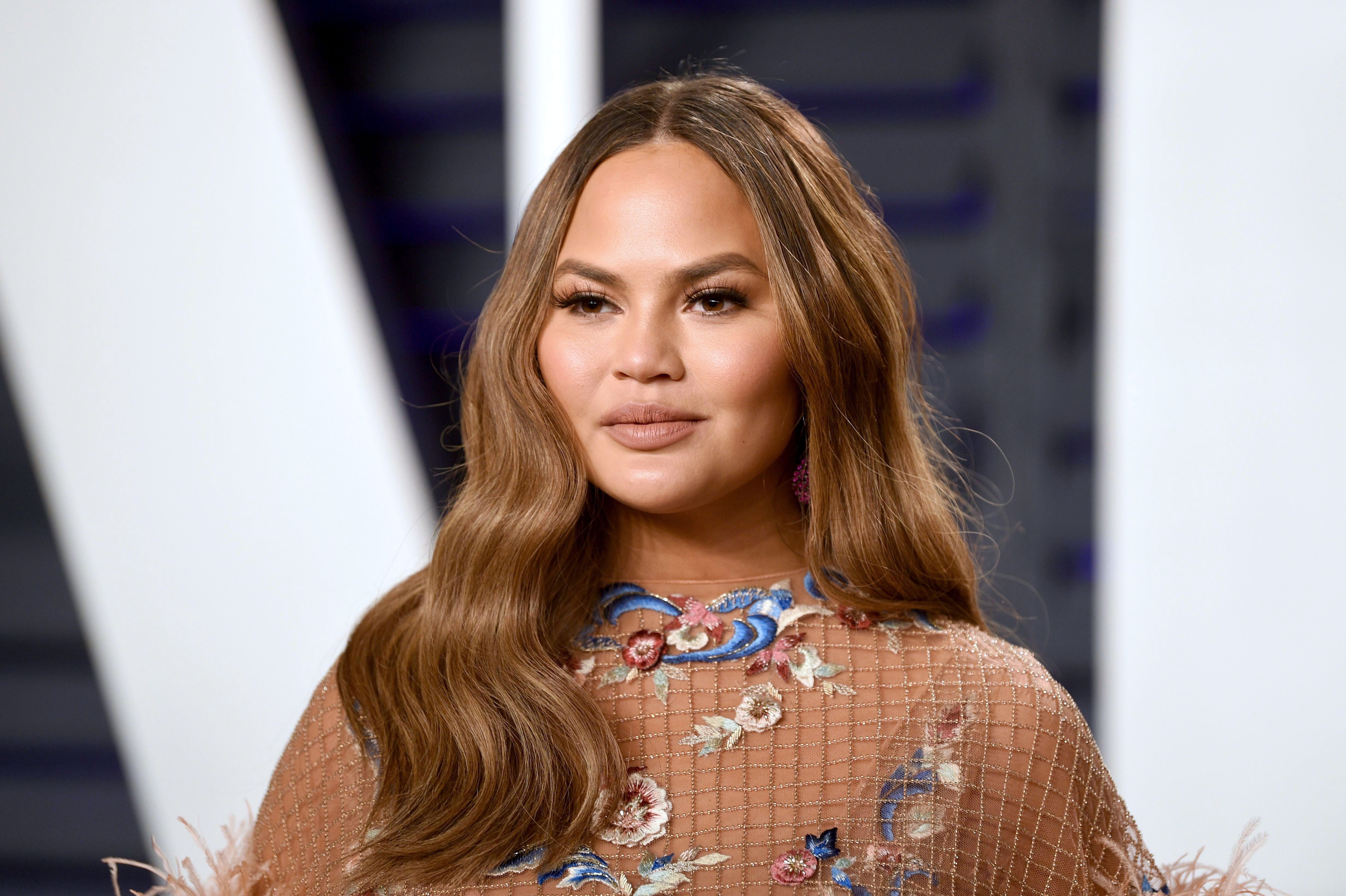 Chrissy Teigen Hair Extensions : Chrissy Teigen Hair Extensions Wigs 