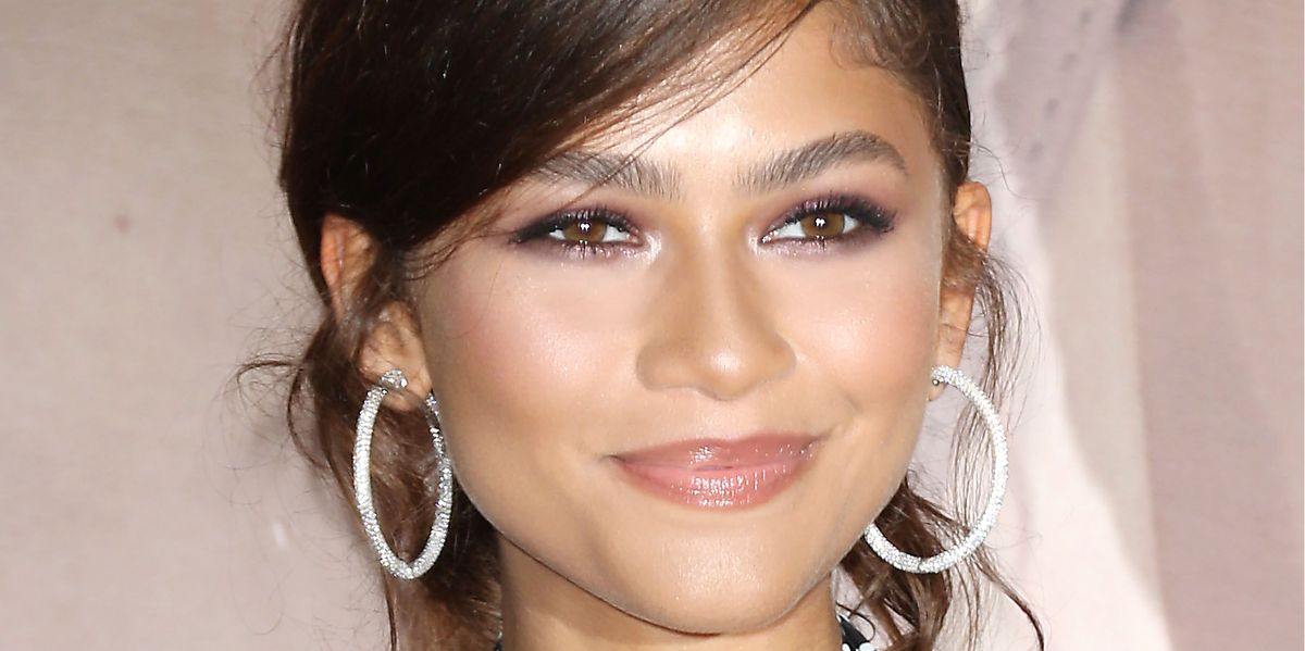 Zendaya wears her hair curly at the NYFW Tommy Hilfiger Show