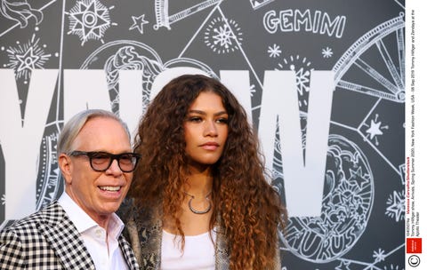 Zendaya Wears Her Hair Curly At The Nyfw Tommy Hilfiger Show