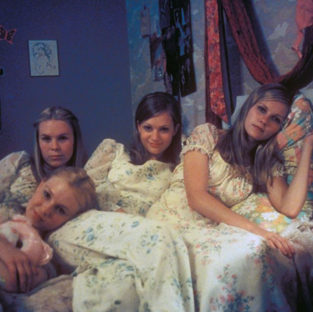editorial use only no book cover usage
mandatory credit photo by american zoetropekobalshutterstock 5879505j
chelsea swain, leslie hayman, kirsten dunst, aj cook
the virgin suicides   1999
director sofia coppola
american zoetrope
usa
scene still