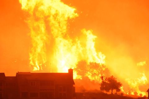 Heat, Fire, Flame, Pollution, Wildfire, Explosion, Smoke, Event, Geological phenomenon, Gas flare, 