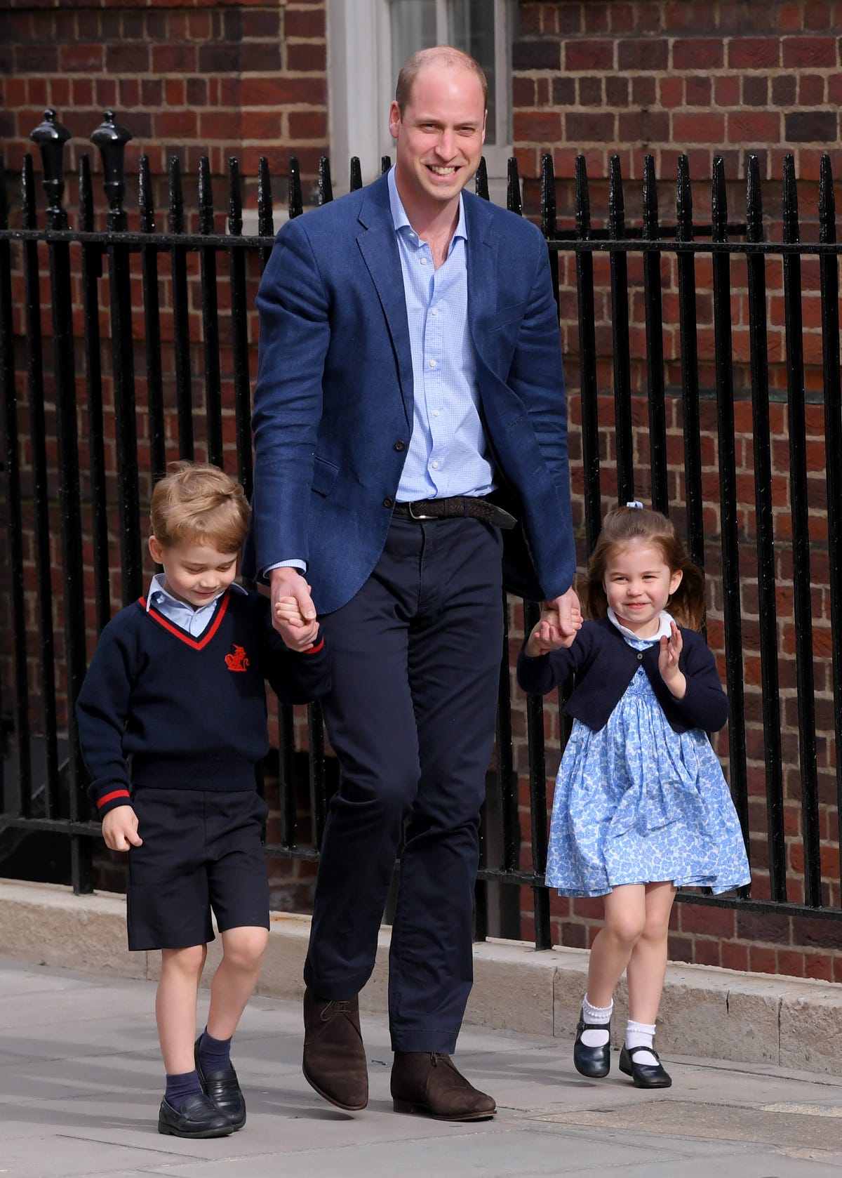 Prince George and Princess Charlotte Visit New Baby Brother Photos ...