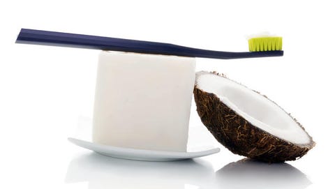 Coconut oil for cleaning teeth Coconut oil for cleaning teeth