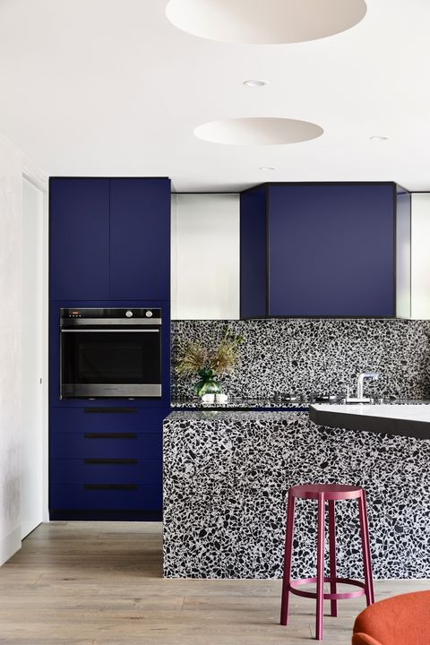 терраццо и кобальтово-синяя кухня от студии Dohertydesign