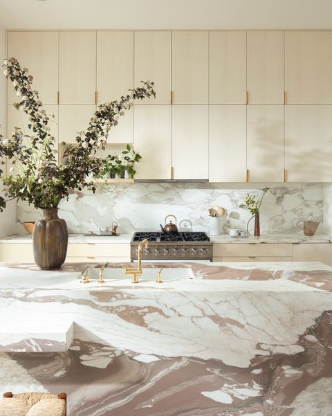 calacatta vagli marble and sycamore kitchen by elizabeth roberts architects