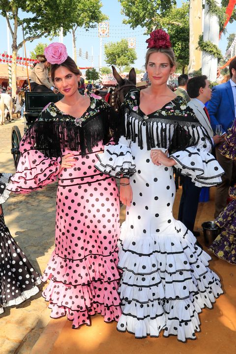 Eugenia Virginia y Lourdes Montes vestidas flamenca