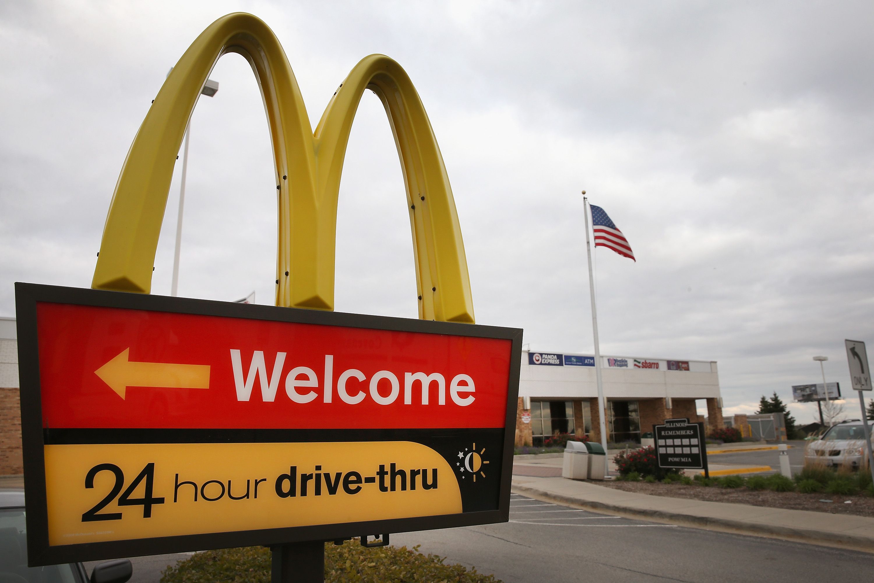 This Video Of A Teenage Girl Singing The Mcdonald S Song Is Going Viral