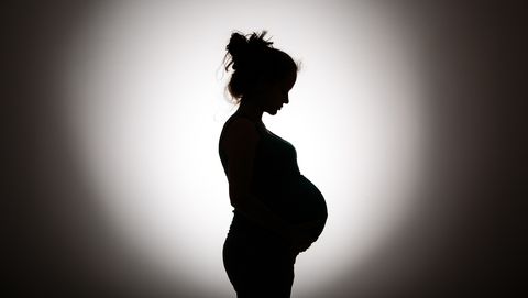 silhouette van zwangere vrouw