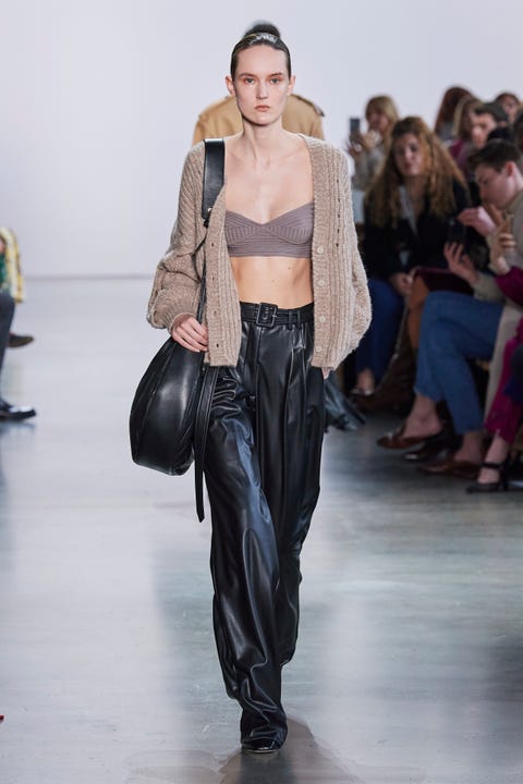 Fashion show, Fashion model, Runway, Fashion, Clothing, Public event, Shoulder, Waist, Human, Event, Fashion show, Fashion model, Runway, Fashion, Clothing, Public event, Shoulder, Waist, Human, Event,