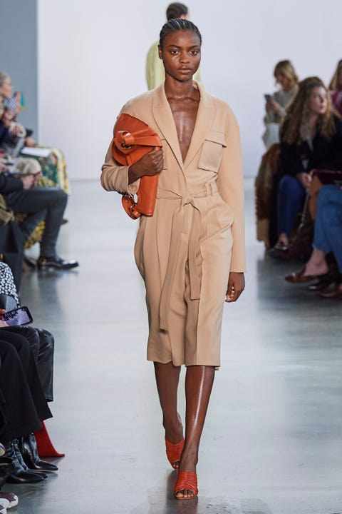 Fashion model, Runway, Fashion show, Fashion, Clothing, Fashion design, Public event, Human, Shoulder, Event, Fashion model, Runway, Fashion show, Fashion, Clothing, Fashion design, Public event, Human, Shoulder, Event,