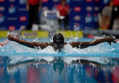 simone manuel in the pool