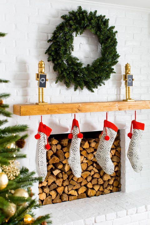 simple christmas mantel decor