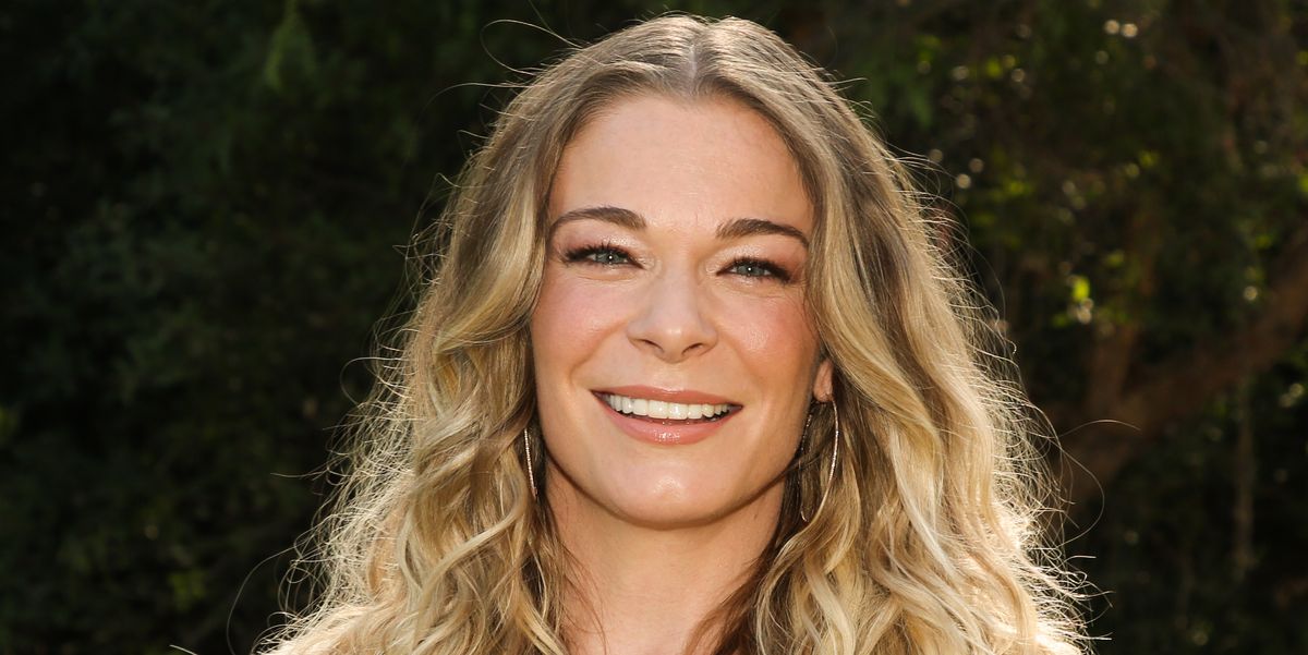 See LeAnn Rimes Stun in a Low V-Neck Dress During Her Latest Performance - Country Living