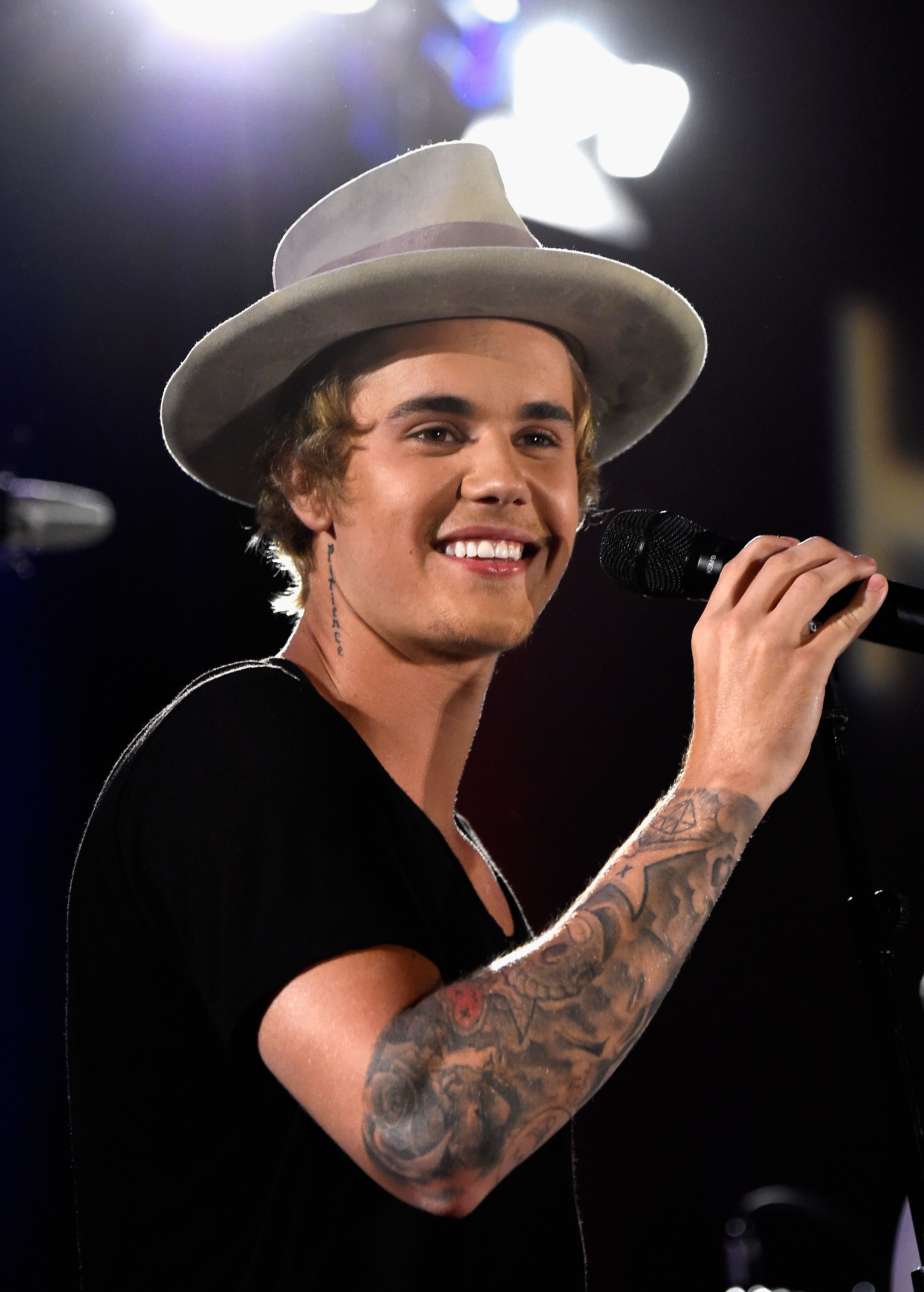 justin bieber in hat