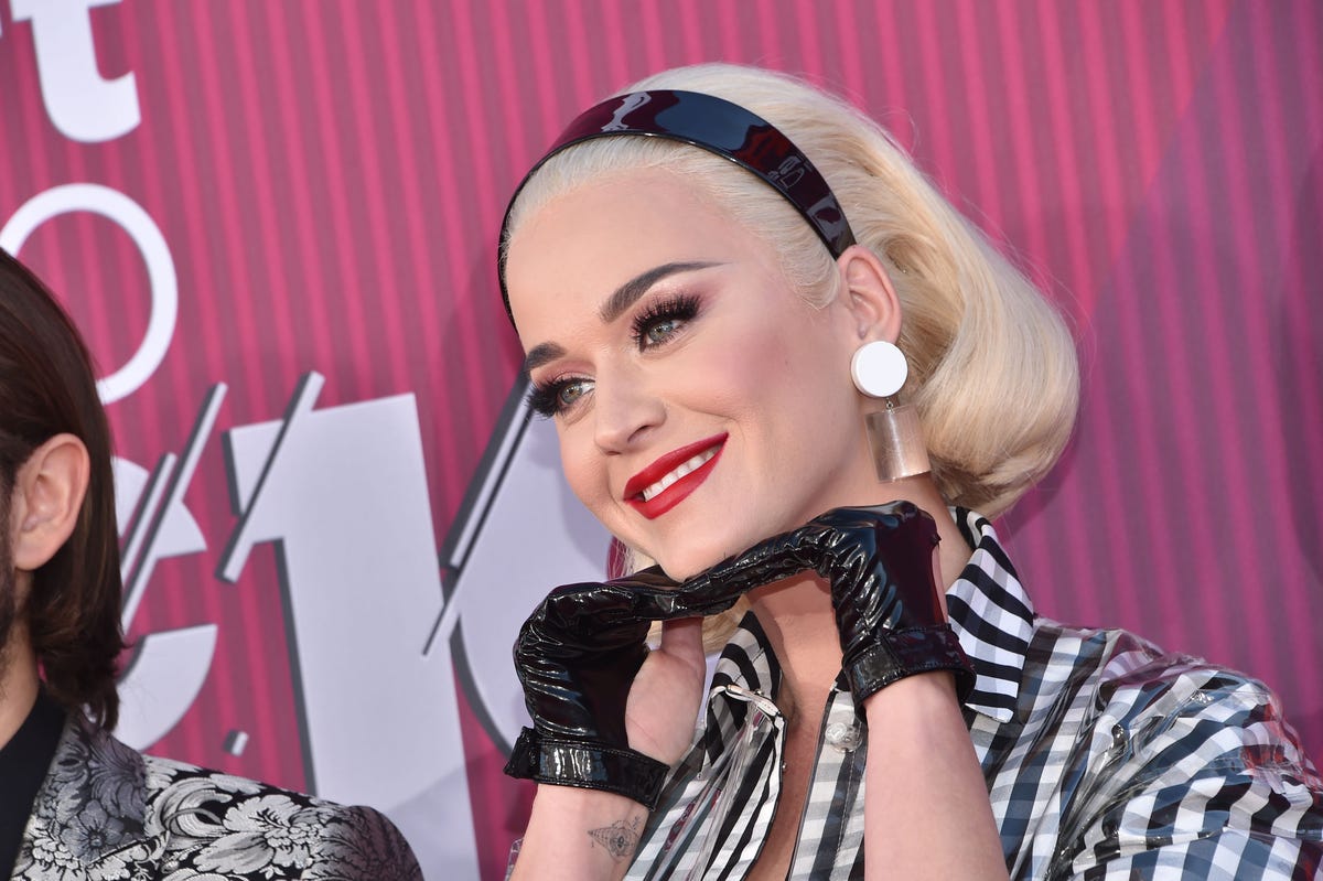 Katy Perry Wears Checkered Dress to iHeartRadio Music Awards 2019 Red