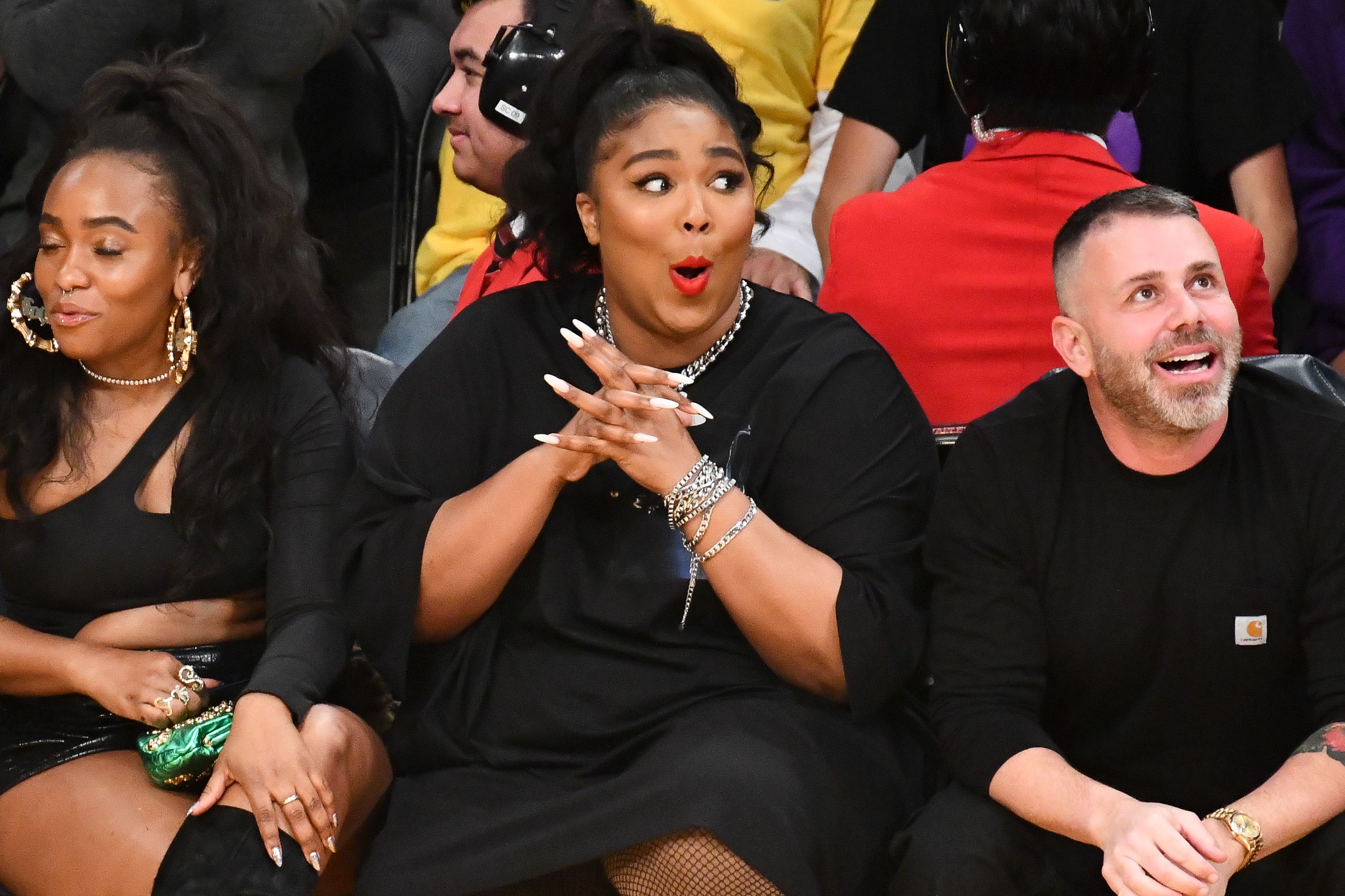 Twitter S Mad Over Lizzo Wearing A Thong Dress To A Lakers Game