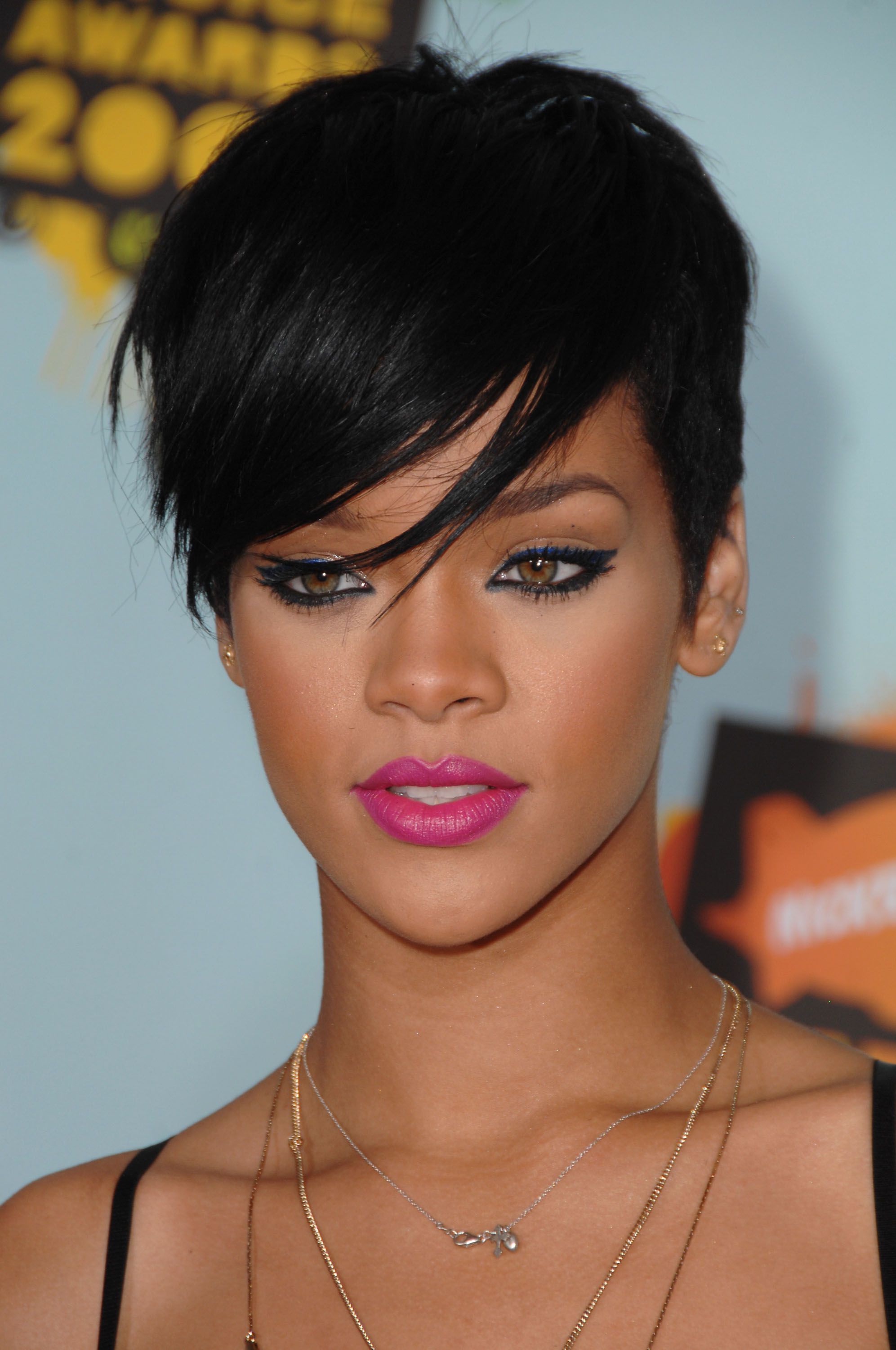 Rihanna S 25 Best Hairstyles Of All Time Rihanna Hair Photos