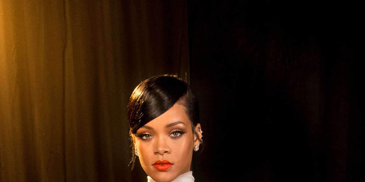 Singer Rihanna Poses For Photos Backstage At Milk Studios News Photo 1620400770.?crop=0.625xw 0.208xh;0.181xw,0.0865xh&resize=1200 *