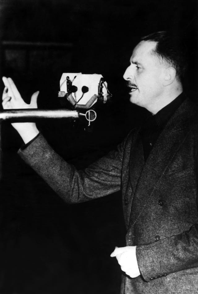 Sir Oswald Mosley, politician britanic (lider al fasciștilor britanici), Mosley vorbind, 1939