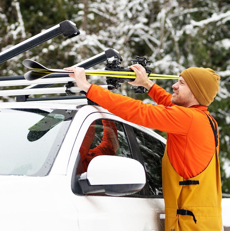 Keep You Car's Interior Clean and Dry With a Roof-Mounted Ski Rack