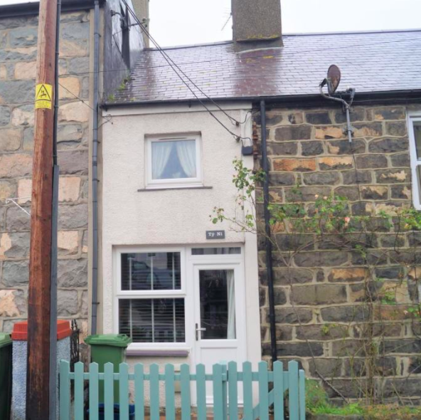 'skinny' property for sale in wales for £70,000
