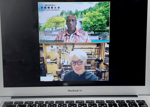 坂本龍一さん ウスビ サコさん スペシャル対談 今 必要なのは 迷惑を掛け合える 強いコミュニティ 坂本龍一さん ウスビ サコさん スペシャル対談 今 必要なのは 迷惑を掛け合える 強いコミュニティ