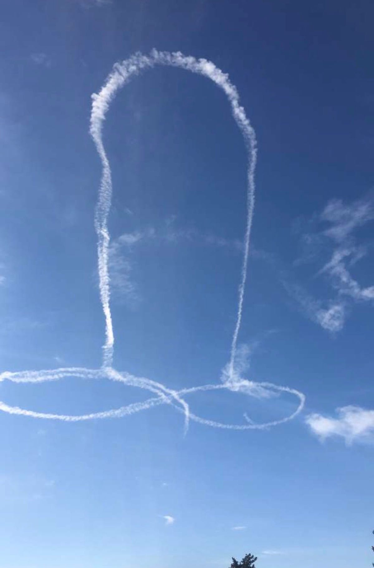 Navy Pilot Draws Giant Dong in the Sky