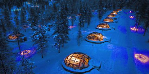 In het Kakslauttanen Arctic Resort in Finland slaap je in een glazen iglo