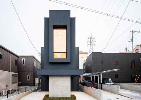 Una casa a base de bloques de cemento y metal - Casas