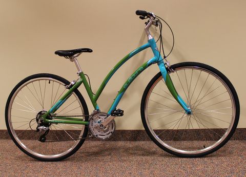 Bicycle tire, Tire, Bicycle wheel, Wheel, Bicycle frame, Bicycle wheel rim, Bicycle fork, Bicycle part, Spoke, Bicycle saddle, 