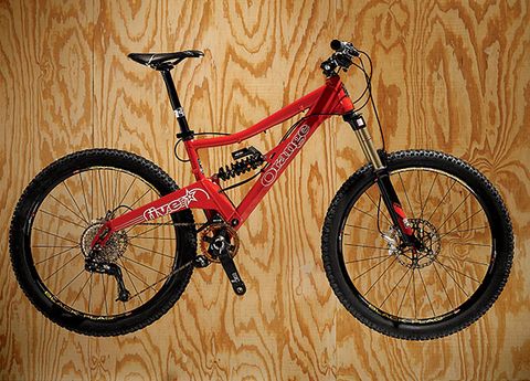 Bicycle tire, Wheel, Tire, Bicycle wheel rim, Bicycle fork, Bicycle wheel, Bicycle frame, Bicycle part, Spoke, Bicycle, 