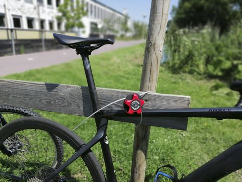 Promotie Architectuur Rusteloos Safeman Fietsslot - Met gerust gevoel op het terras - Bicycling