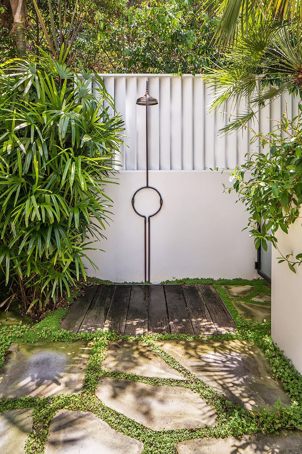 narrow backyard landscaping ideas