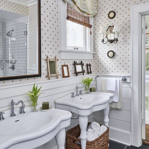 arkansas farmhouse designed by interior designer heather chadduck hillegas elizabeth poindexter shackelford, homeowner a star patterned wallpaper colefax and fowler and slate flooring ground the bath in captivating simplicity bathroom