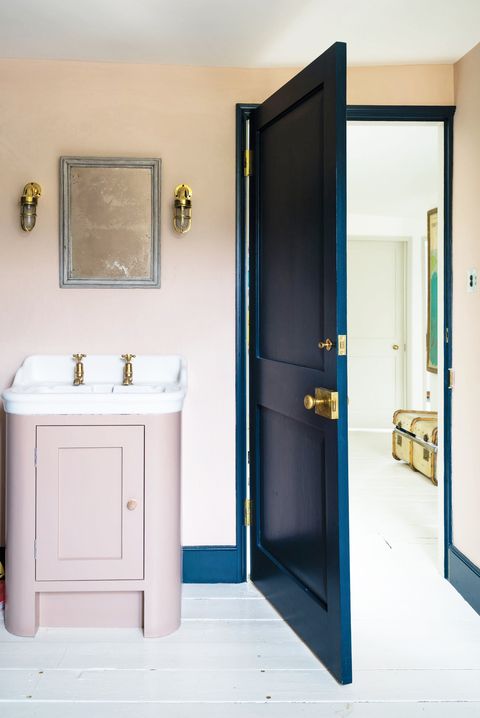 18 Small Bathroom Paint Colors We Love, What Colors Should You Use In A Small Bathroom