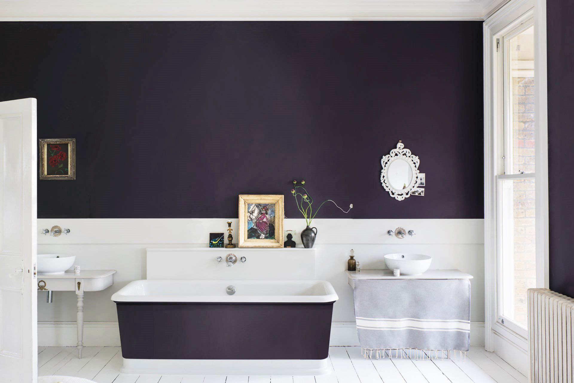 can you paint a small bathroom a dark color