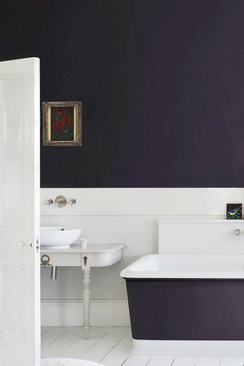 18 Small Bathroom Paint Colors We Love, How To Paint A White Bathtub Black