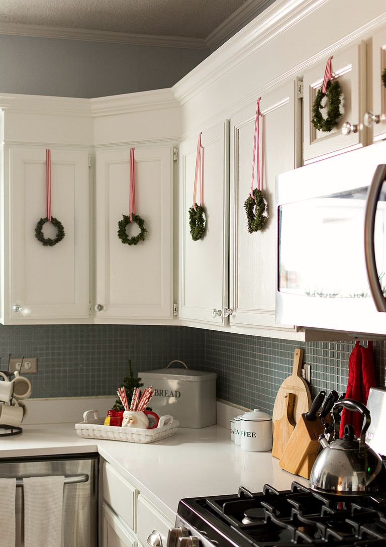 27 Easy Christmas Home Decor Ideas - Small Space Apartment Decoration