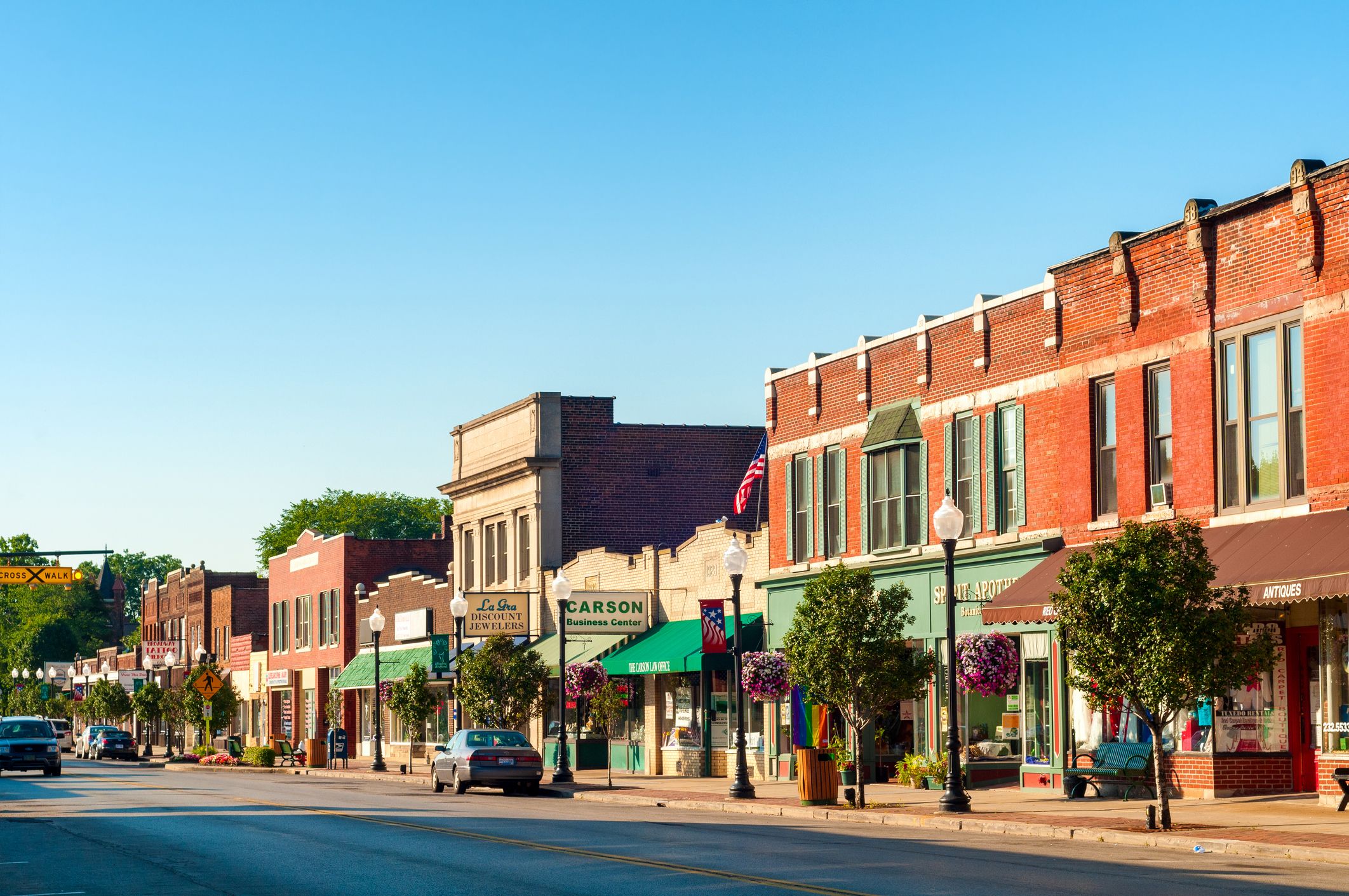 The 28 Best Jobs For People Who Live In Small Towns Small Town Job Ideas