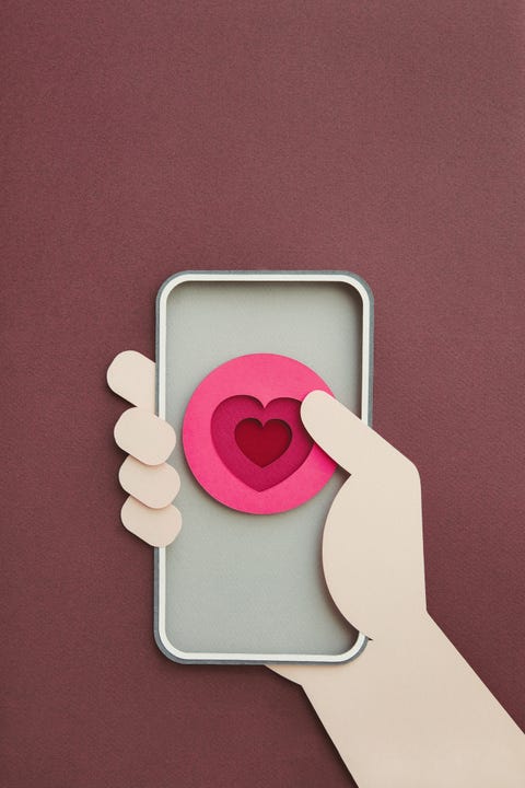 smartphone con forma de corazón en pantalla